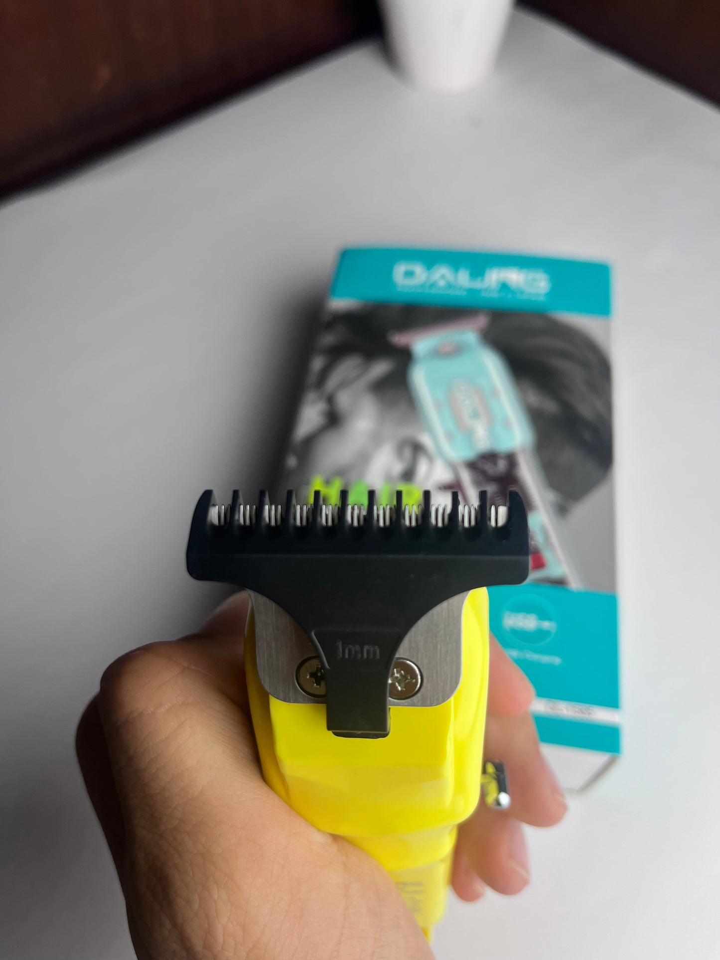PROFESSIONAL HAIR CLIPPER