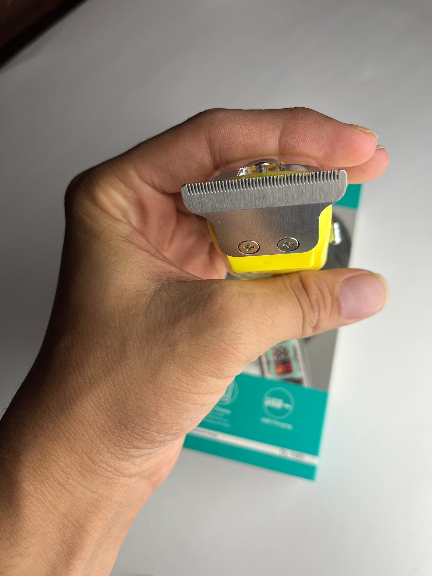 PROFESSIONAL HAIR CLIPPER